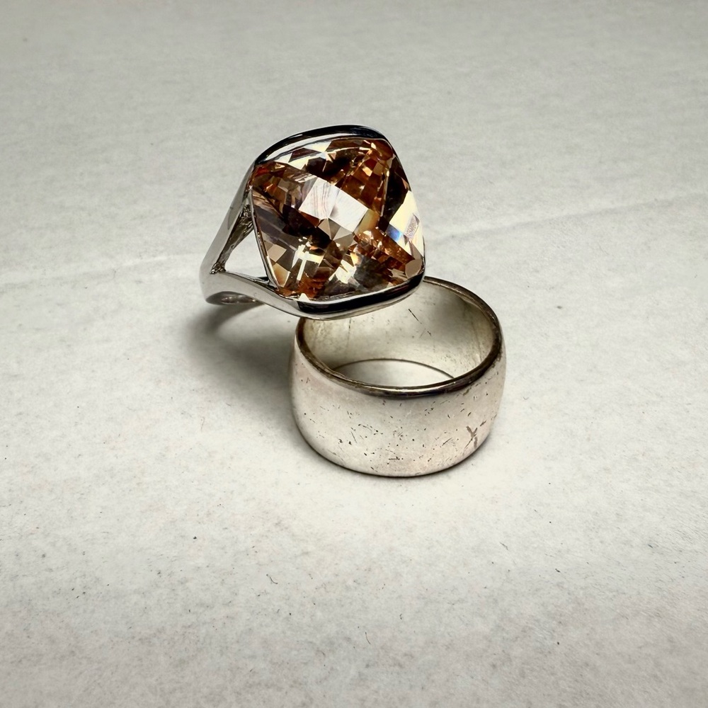 Guess y2k rings.